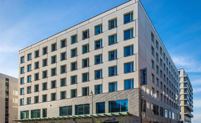 Stor vit byggnad