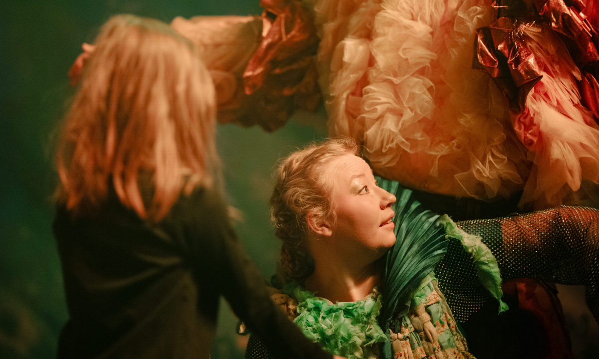 An actor and a child seen from behind