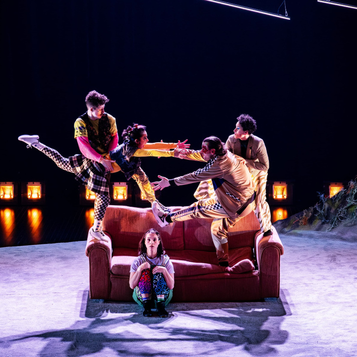 Acrobatic movement theatre workshop